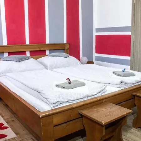 Franc Llagami - - 2 Hotel 3*